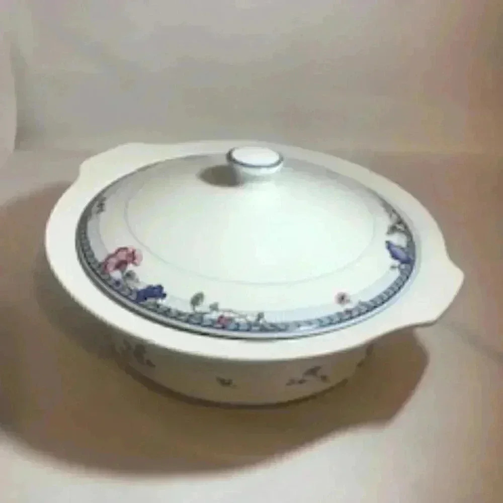 Oneida Vintage Blue Lattice 2 Quart Round Covered Casserole W/ Lid Fine Porcelai